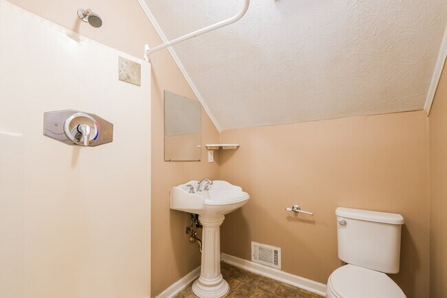 Building Photo - 11010 Highridge Ct