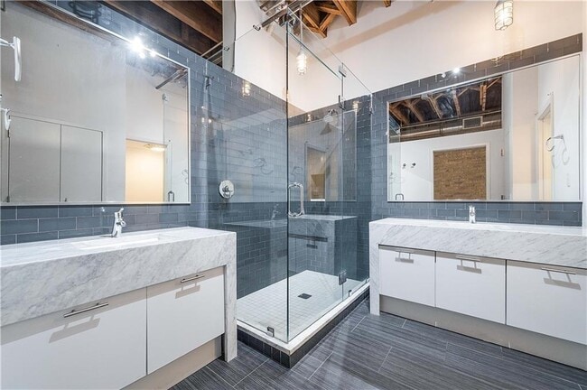 Building Photo - 411 Brazos St