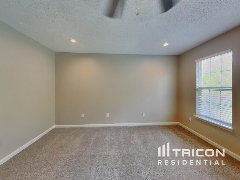 Building Photo - 3525 Sunset Hollow Ct