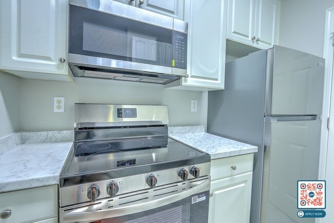 Building Photo - MOVE IN THIS YEAR - FREE MONTH'S RENT IN 1st 90 DAYS!