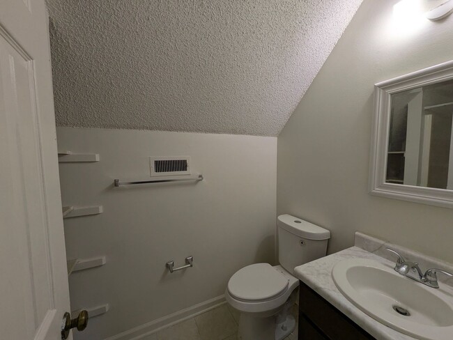 Building Photo - 1107 Quail Ct W
