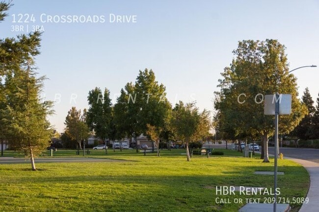 Building Photo - 1224 Crossroads Dr