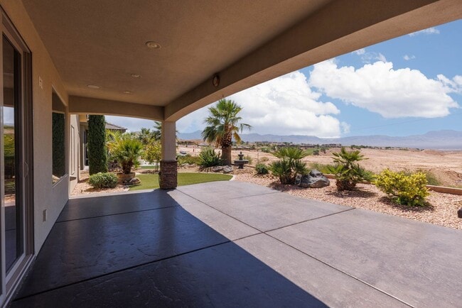 Building Photo - House in Gated Community with Views!
