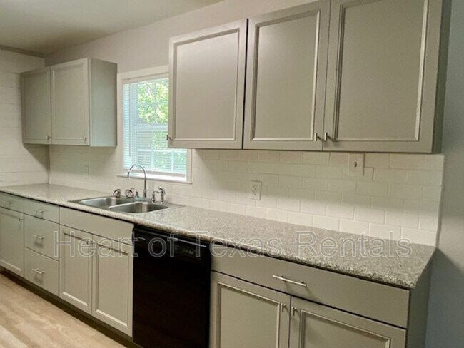 Building Photo - 3600 Maple Ave