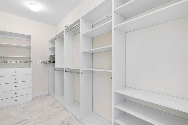 Building Photo - 16001 Collins Ave