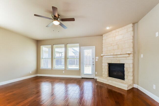 Building Photo - Spacious 4-Bedroom Home in Little Elm