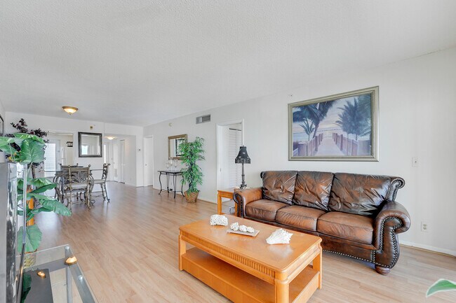 Building Photo - 3101 S Ocean Blvd