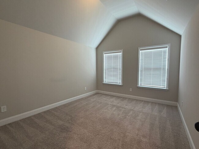 Building Photo - 3500 Hilltop Trl