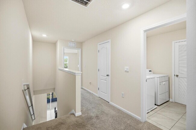 Building Photo - 165 Redbud Rd