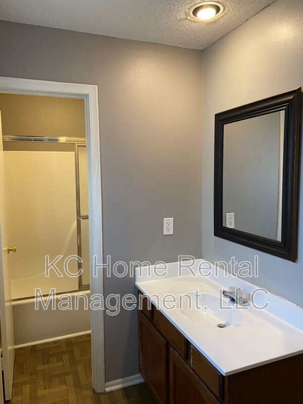 Building Photo - 561 N Somerset Terrace