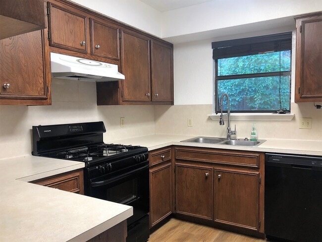 Building Photo - 6503 Hart Ln