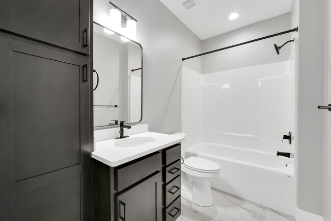 Building Photo - Hickory Village 55 Plus, LLC - 3700 E Cherry St Springfield, MO 65809