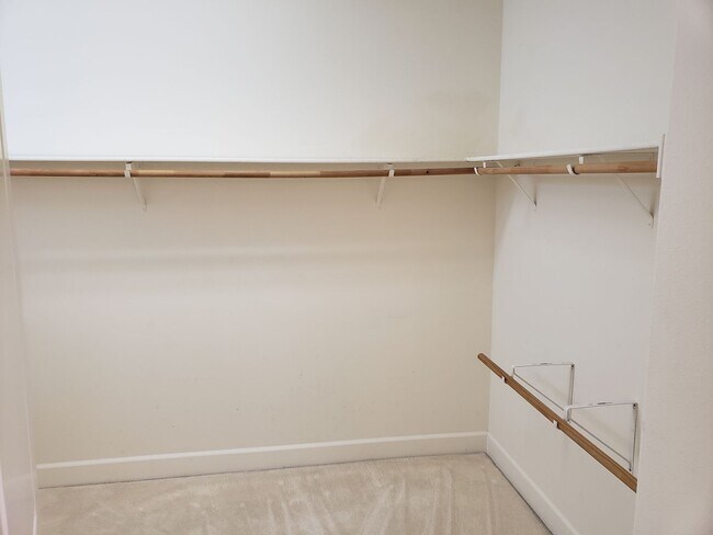 Building Photo - 3 BED 2 BATH HOUSE IN THE MARY LAKE SUBDIV...