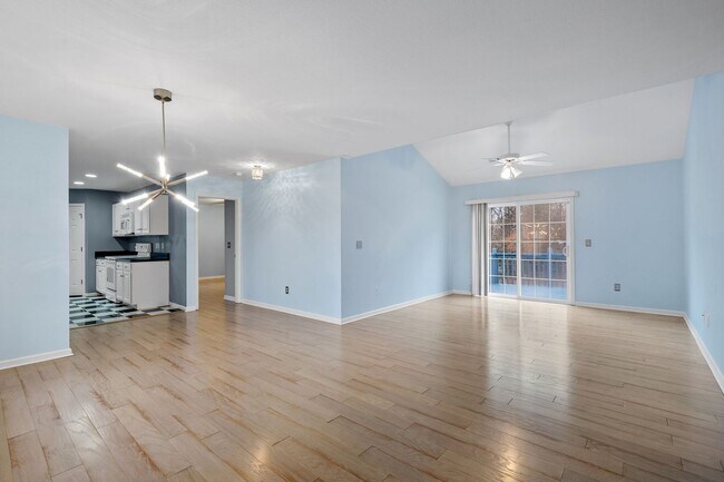 Building Photo - Amazing Home on Large Lot/3-BD 2-BTH in Ly...