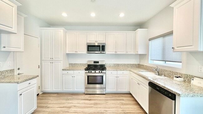 Building Photo - Newer & Lovely Two-Story Home in the New C...