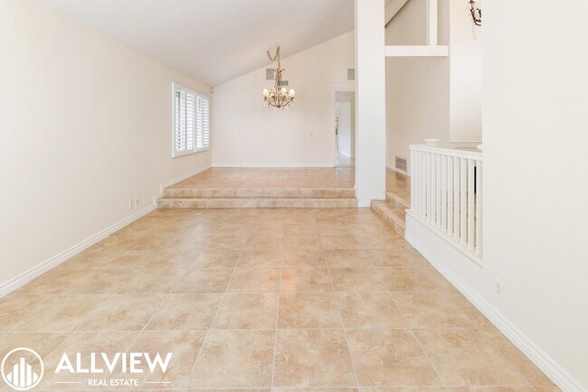 Building Photo - Elegant 3 Bed 2 Bath Home Available in the Heart of Woodbridge!