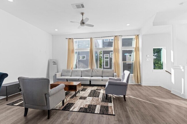 Building Photo - 4017 Ward St