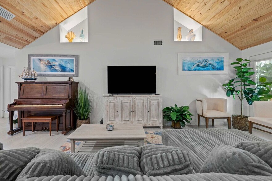 Building Photo - 300 Lan Rob Ln