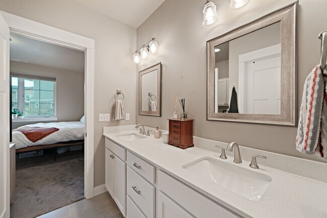Building Photo - Modern 4-bedroom 3-bathroom Home
