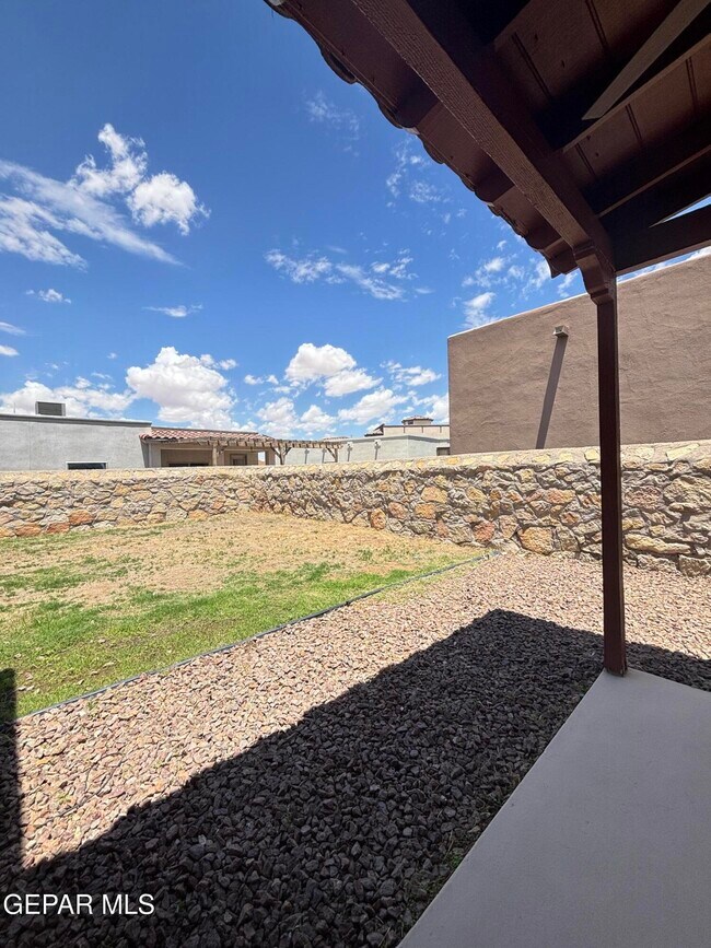 Building Photo - 14749 Sand Gate Dr