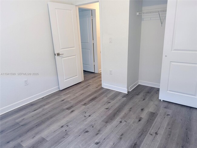 Building Photo - 2418 SE 10th St