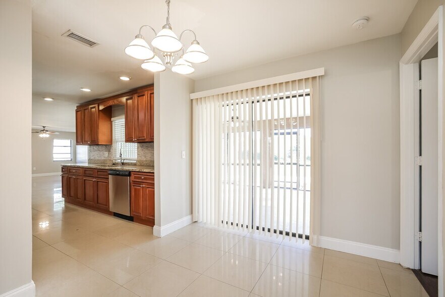 Building Photo - 25353 Doredo Dr