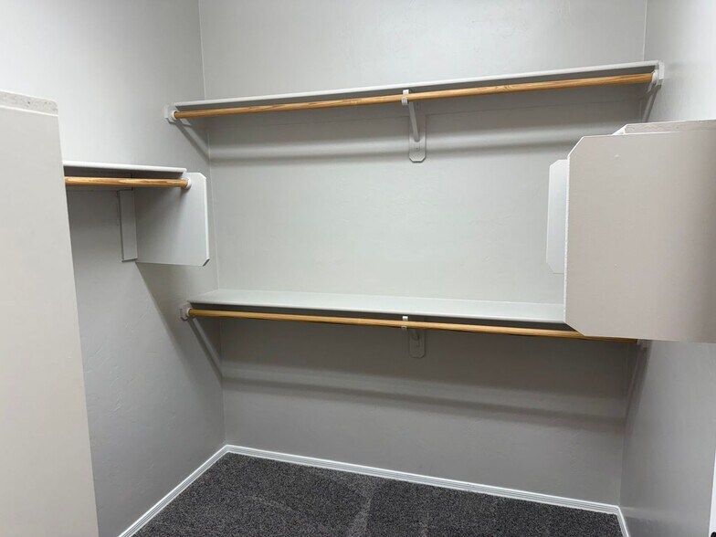 Building Photo - 10592 E Rose Hill St