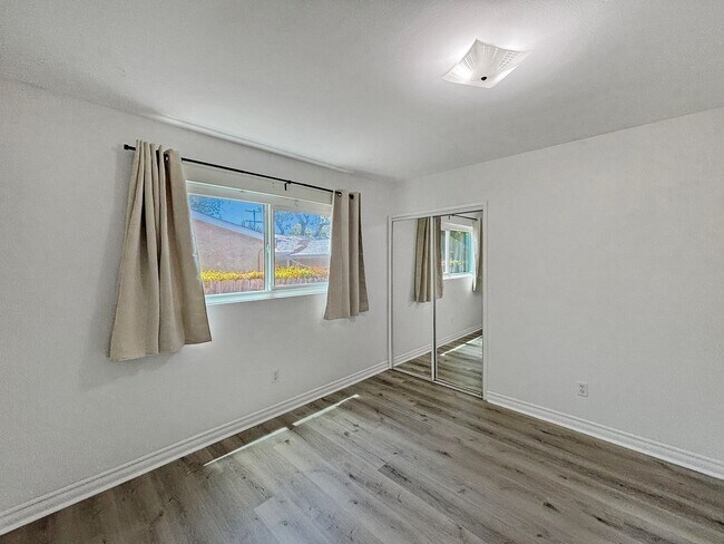 Building Photo - Beautiful 5BD/3BA House Near SDSU W/ W/D, ...