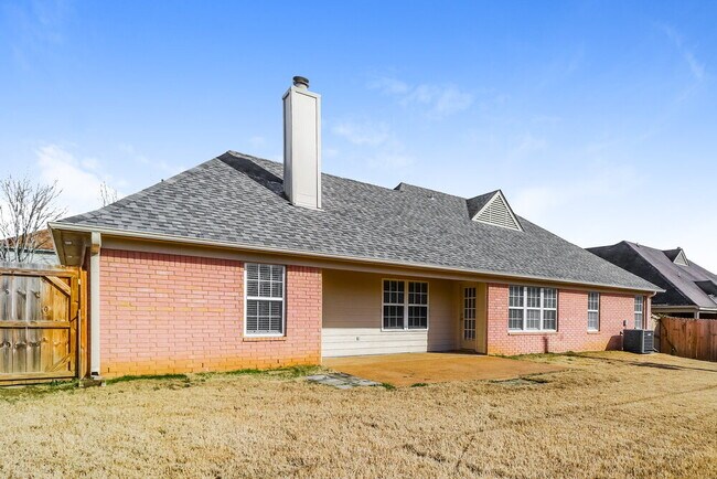 Building Photo - 9245 Tamhaven Dr