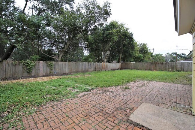Building Photo - 5614 Fontenelle Dr
