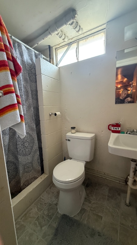 Building Photo - 1601 N Oak St