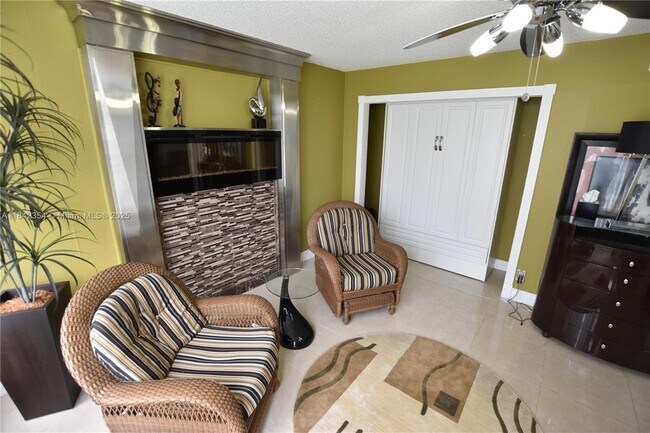 Building Photo - 3800 Oaks Clubhouse Dr