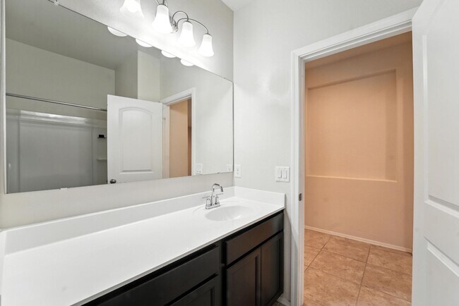 Building Photo - Rare Find! Spacious 3-Bed, 2-Bath + 3-Car ...