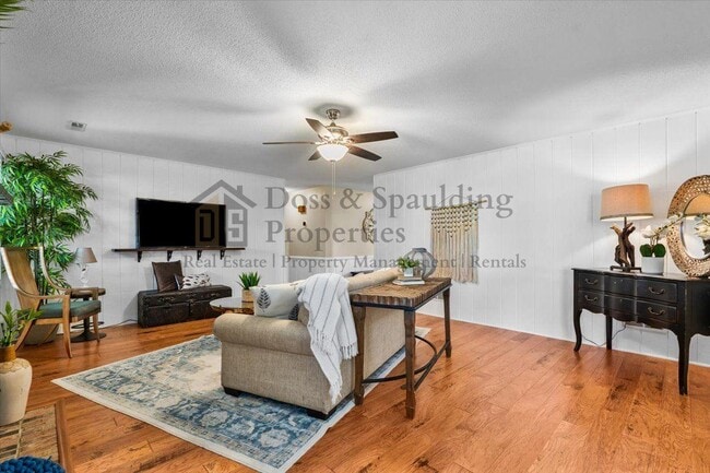Building Photo - 1480 Spring Hill Cir