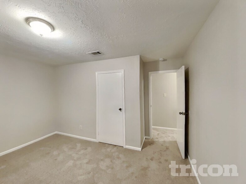 Building Photo - 8111 Silver Fir Dr