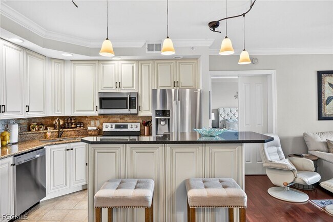 Building Photo - 2825 Palm Beach Blvd