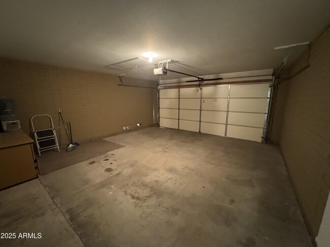 Building Photo - 818 E Todd Dr