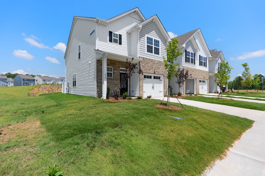 Building Photo - 615 Blaire Ridge Way