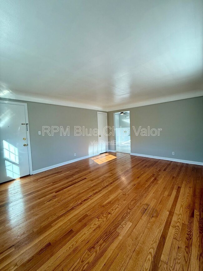 Building Photo - 6912 Murray Ave