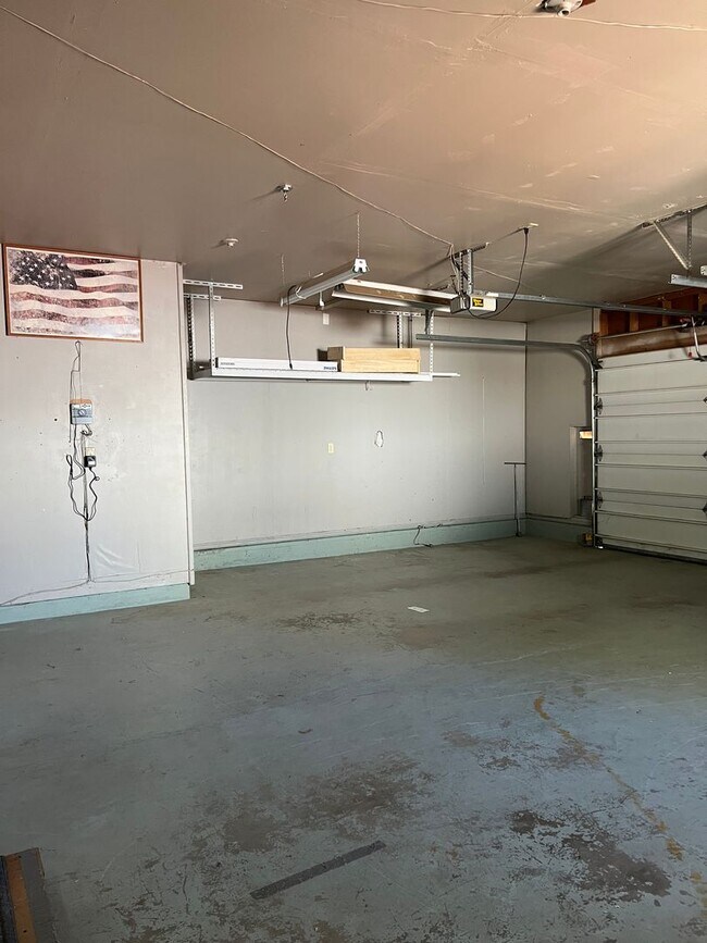 Building Photo - 770 W Highland Ave