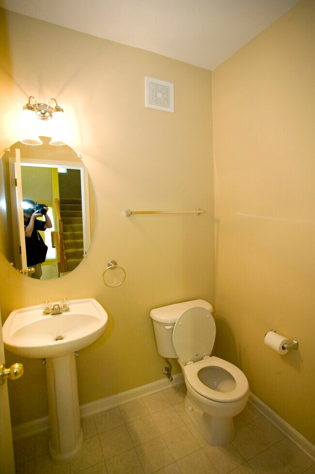 Building Photo - 42243 Black Rock Ter