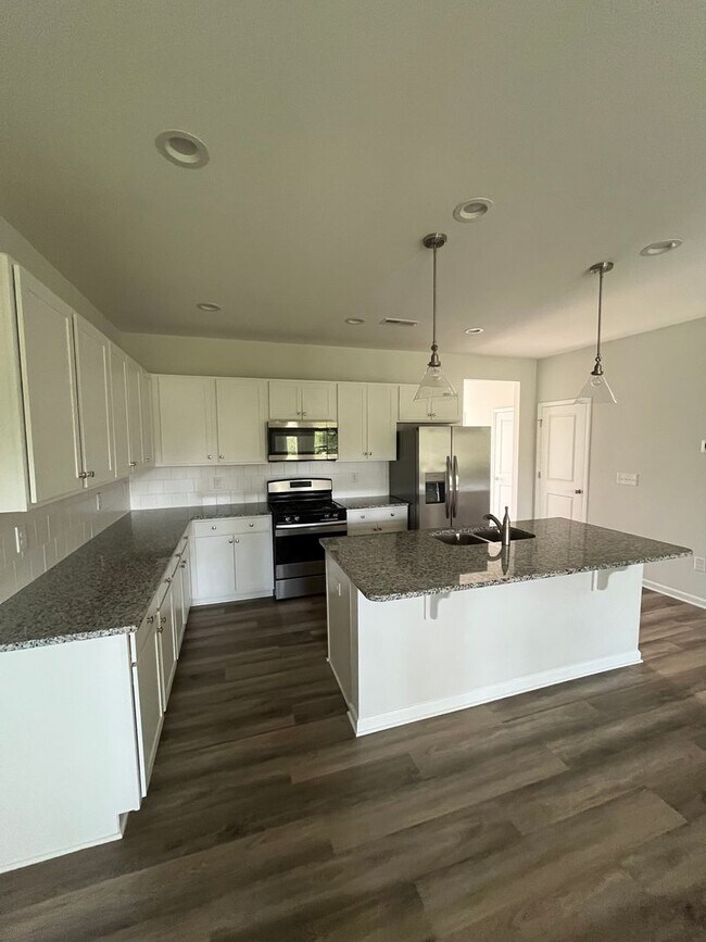 Building Photo - Charming 3 Bedroom Home Located In Zebulon NC!!!