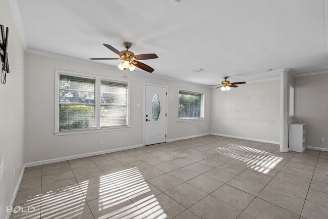 Building Photo - Check Out this Charming 3 bed 1 bath in Bossier