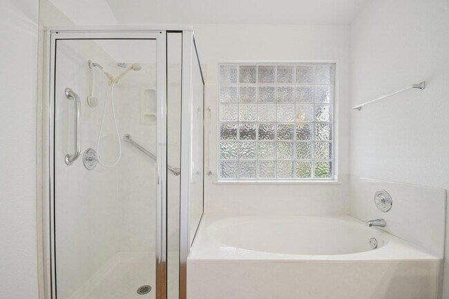 Building Photo - 1300 Leah Ln