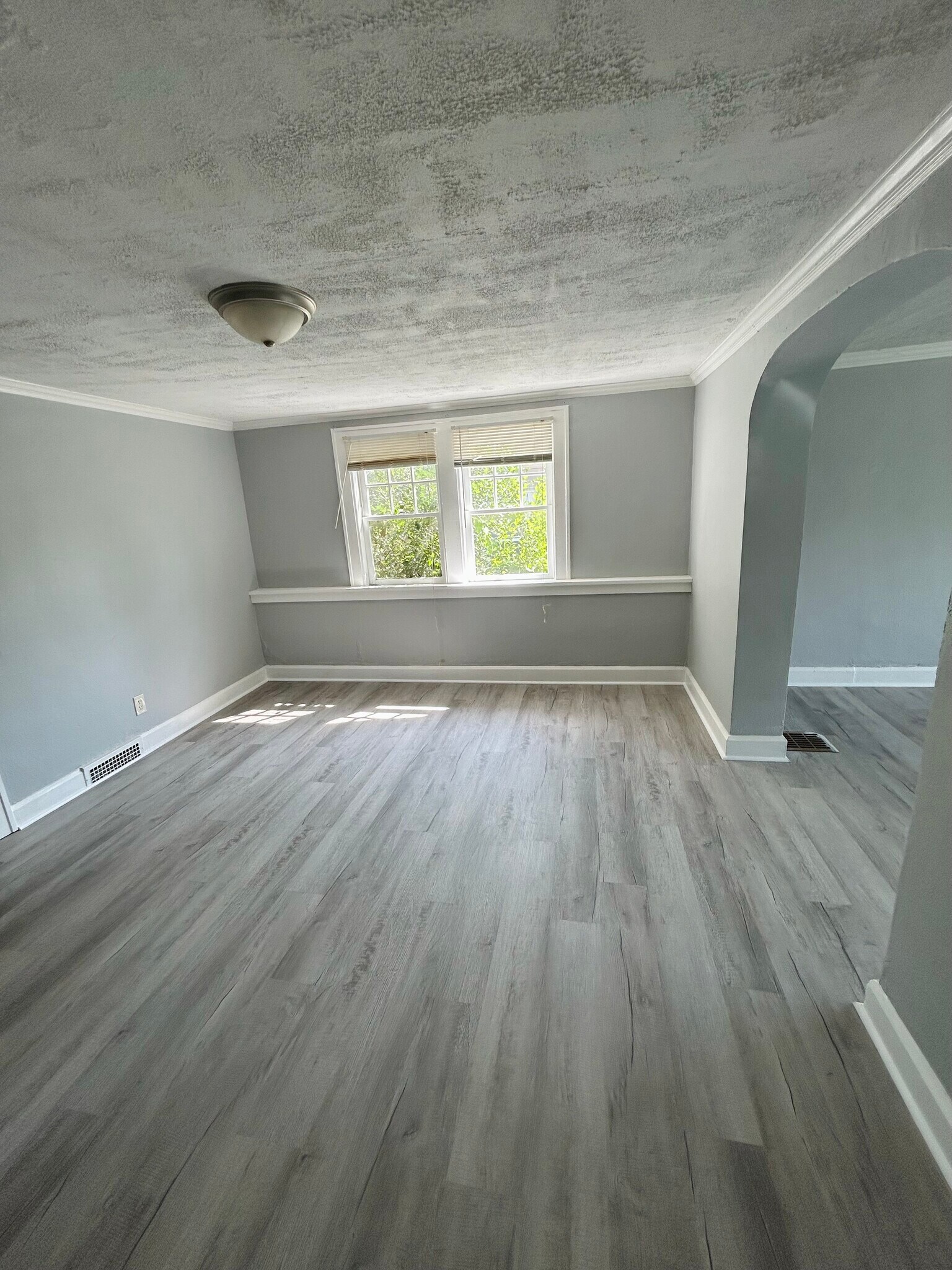 Building Photo - 3557 Evergreen Ave