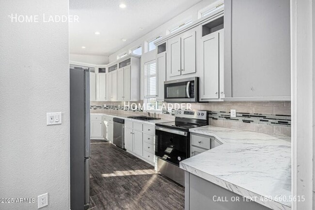 Building Photo - 32567 W Santa Cruz Ave