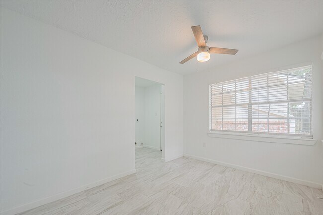 Building Photo - 5303 Lookout Mountain Dr
