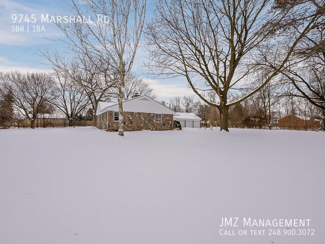 Building Photo - Welcome to this beautiful and cozy 3 bedro...