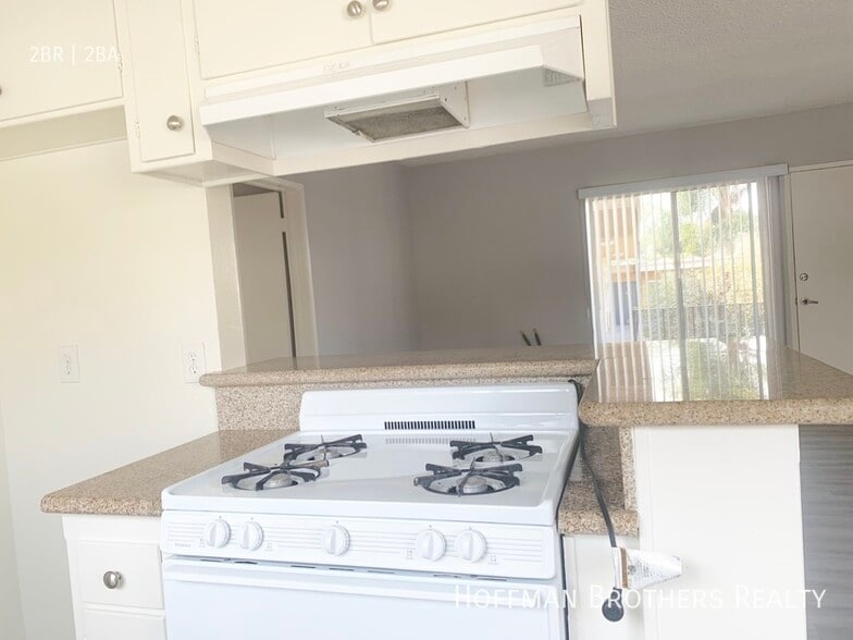 Building Photo - 1642 Barry Ave