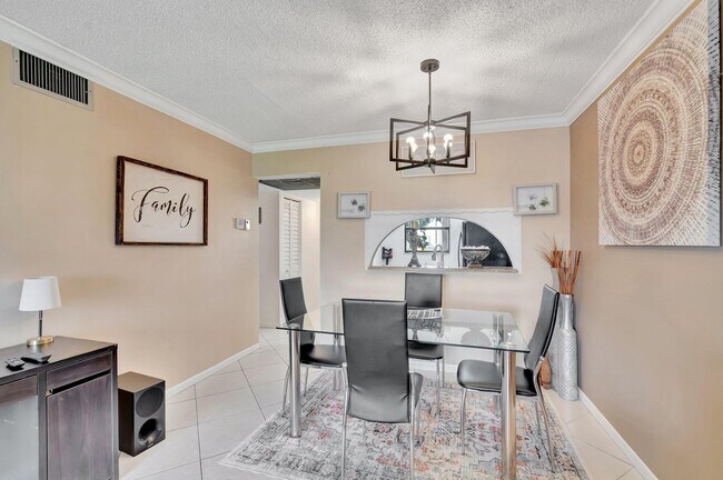 Building Photo - 7101 Golf Colony Ct